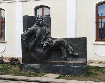 Паметник на Емилиян Станев