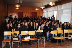 Учениците на езикова гимназия „Проф.…
