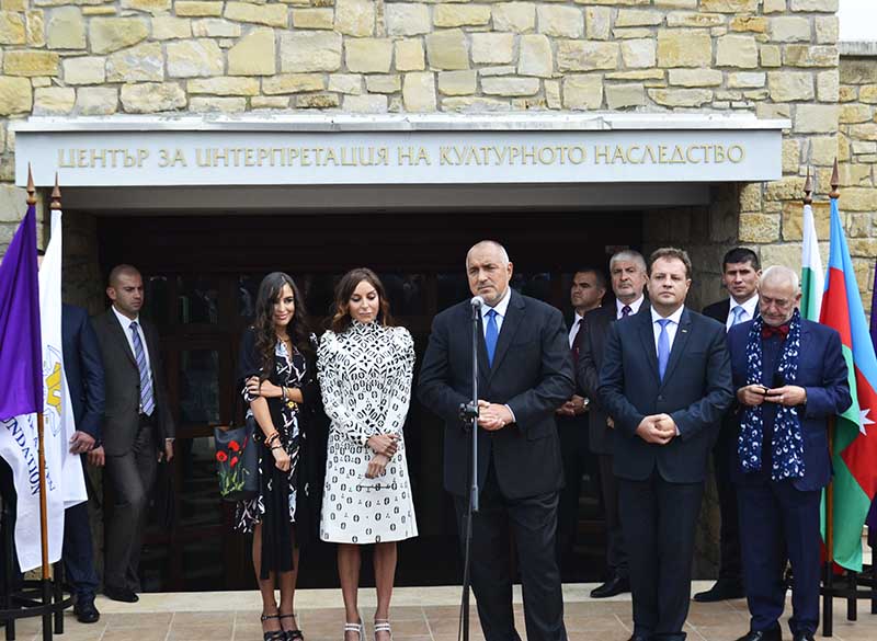 Премиерът Борисов, кметът Панов и…