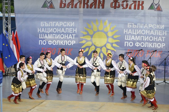 Велико Търново стана международна фолклорна…